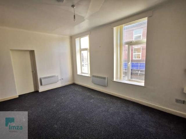 Flat for rent in Calderstones