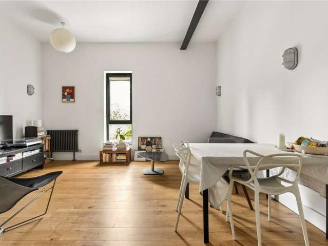 Flat for sale in West Hackney, Greater London
