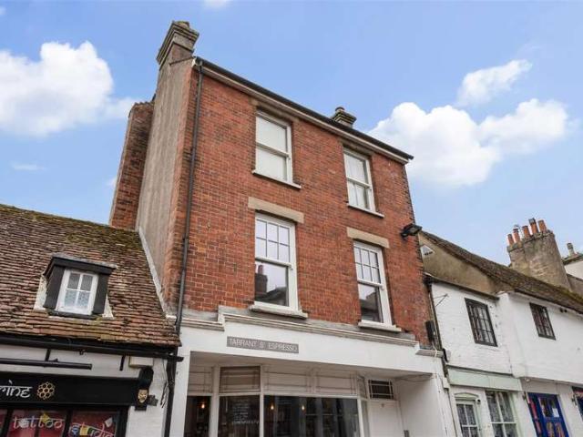 Flat for sale in Arundel, Clapham