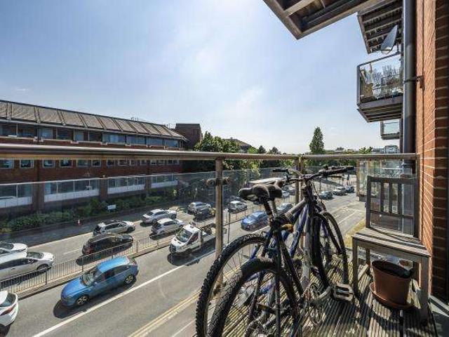 Flat for sale in Slough