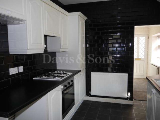Flat for sale in Ynysddu, Wales