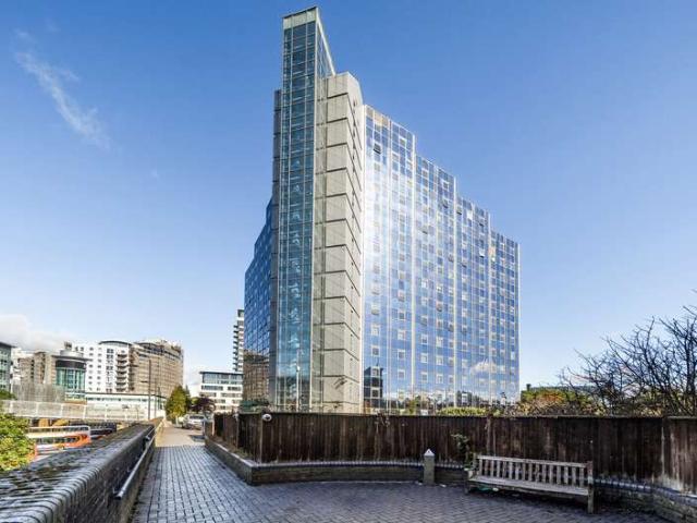 Flat for sale in Basingstoke, Basingstoke and Deane