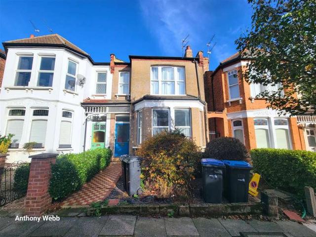 Flat for sale in Palmers Green, Greater London