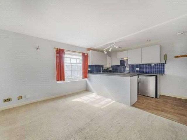 Flat for rent in Henley-on-Thames, Berrick Salome