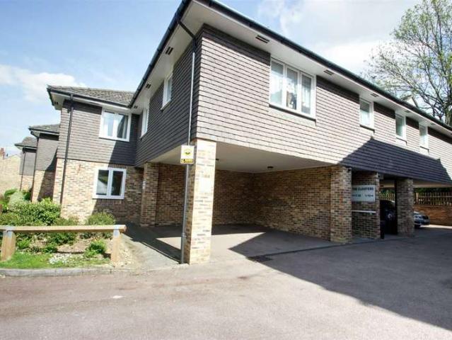 Apartment for sale in Pouchen End, Hertfordshire