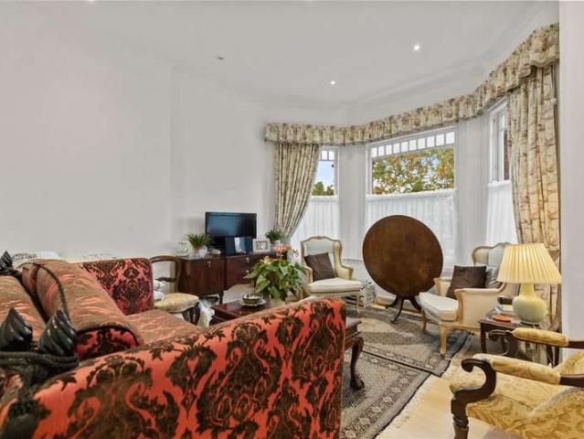 Flat for sale in Cricklewood, Greater London