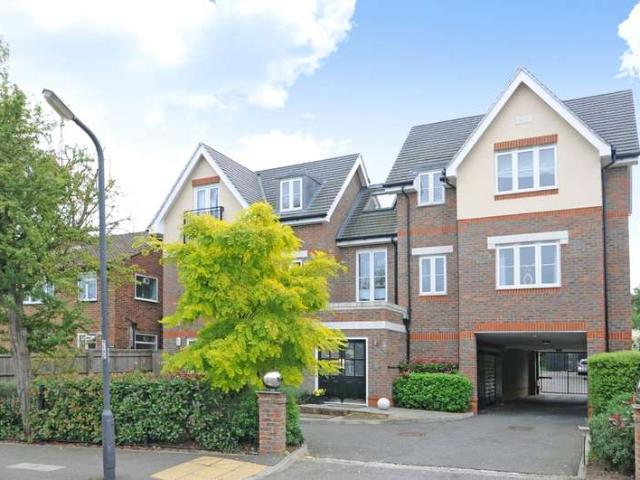 Flat for sale in Kenton, Greater London