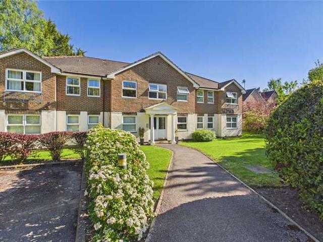 Flat for sale in Old Dean, Heol-las