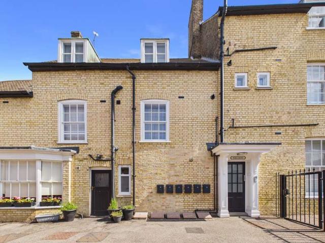 Flat for sale in King's Walden, Hertfordshire