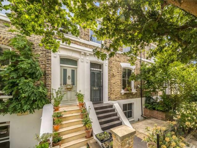 Flat for sale in Haggerston, Greater London