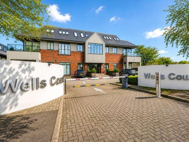 Flat for sale in Kingsway Business Park, Woking