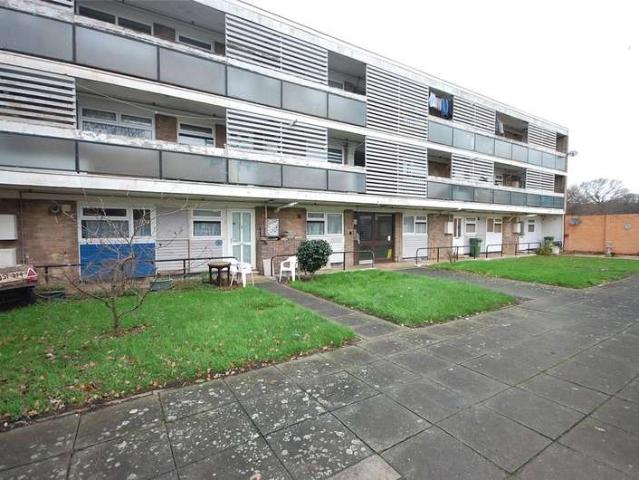 Flat for sale in Lee Chapel, Basildon