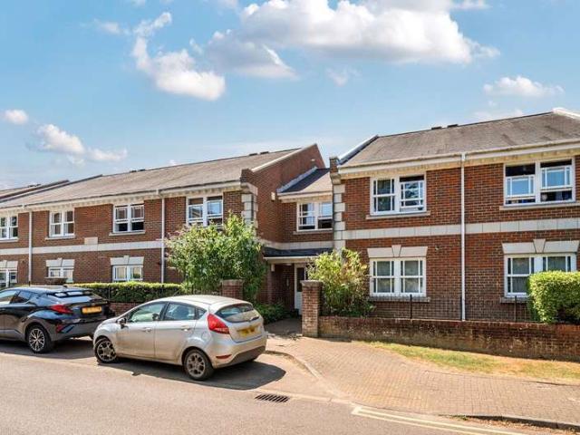 Flat for sale in Charlotteville, Westborough