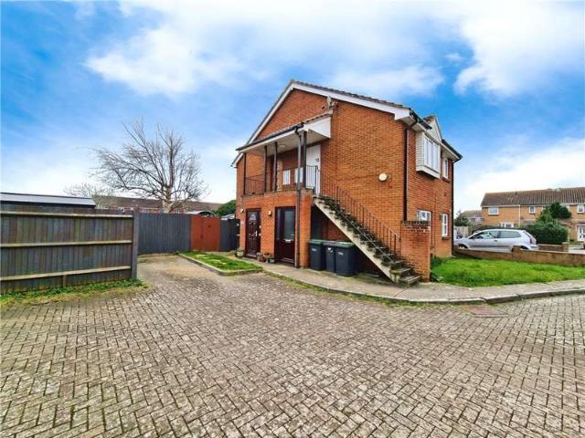Flat for sale in Lee-on-the-Solent, Middlecroft