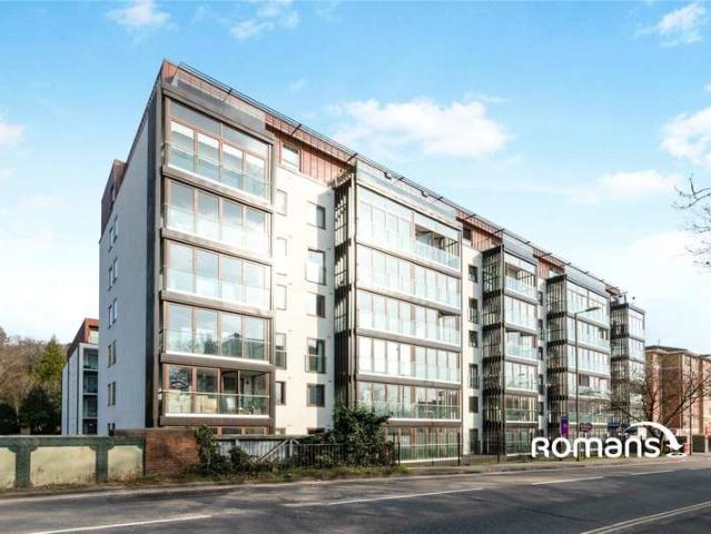 Flat for sale in Farnborough, Hampshire