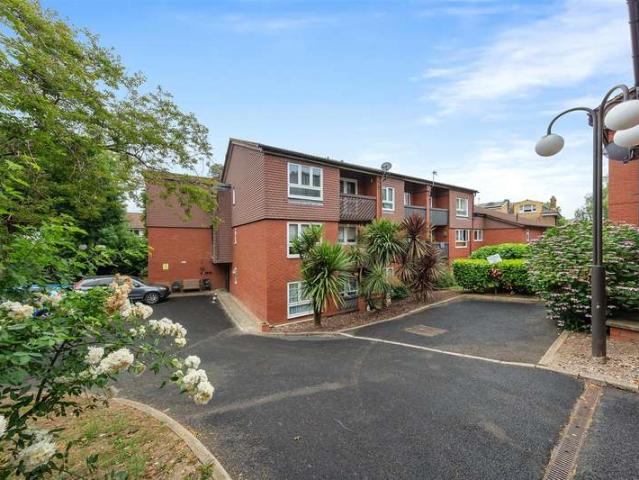 Flat for sale in Tulse Hill, Greater London