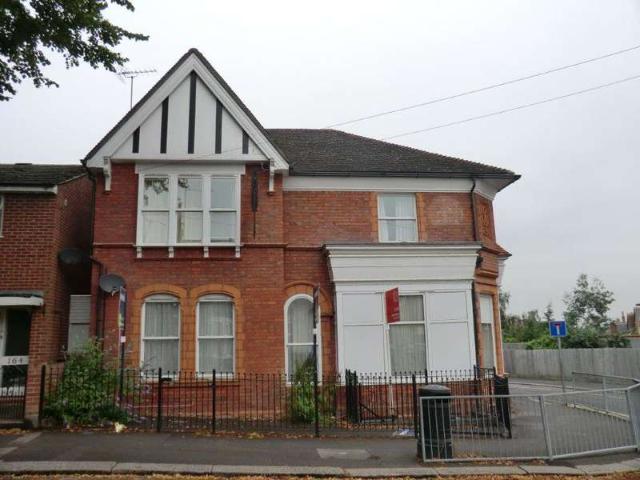 Flat for rent in Reading