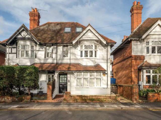 Flat for sale in Charlotteville, Westborough