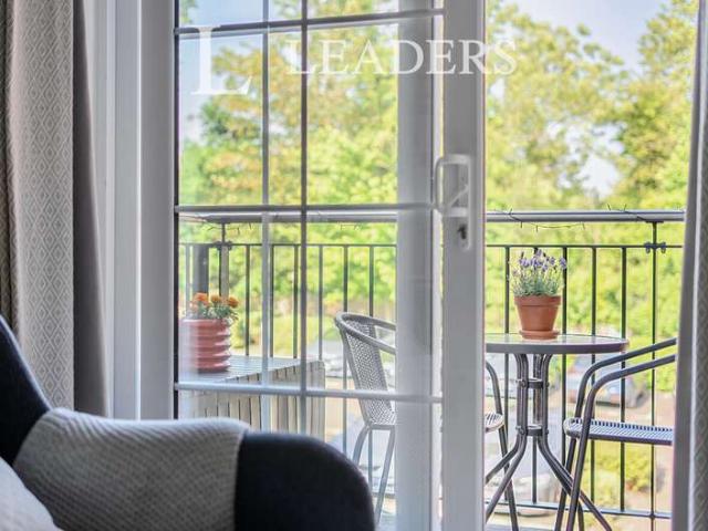 Flat for sale in Ryewood, Sevenoaks