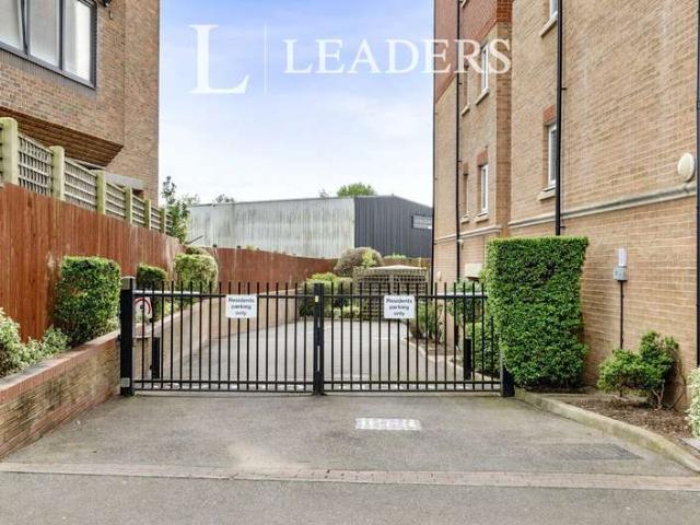 Flat for sale in Brook Street, Bourne Vale