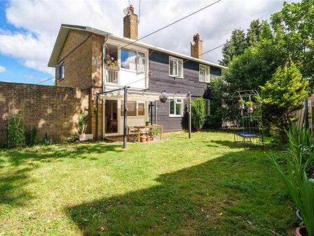 Flat for sale in London Borough of Hounslow, Strand