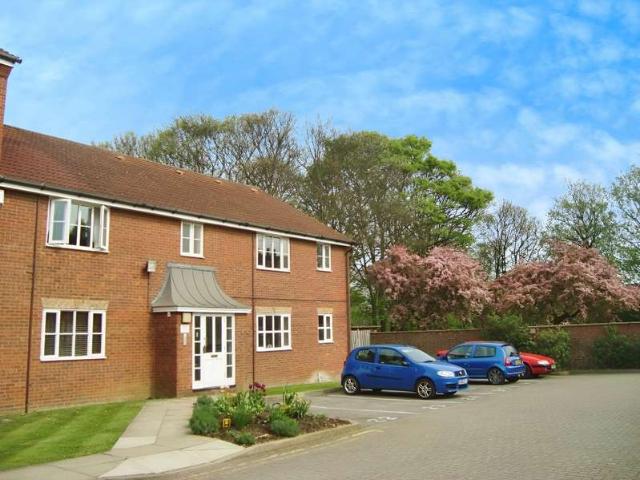 Flat for sale in Fretherne, Hertfordshire