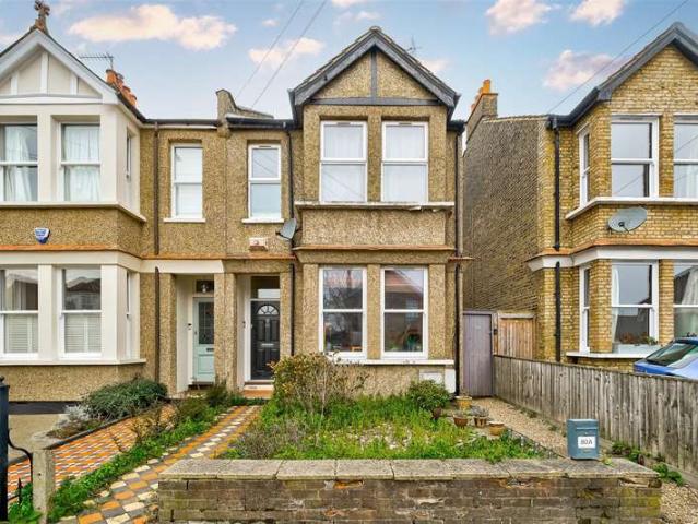Flat for sale in South Woodford, South Woodford