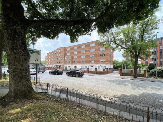 Flat for sale in Parrs Wood, Georgia