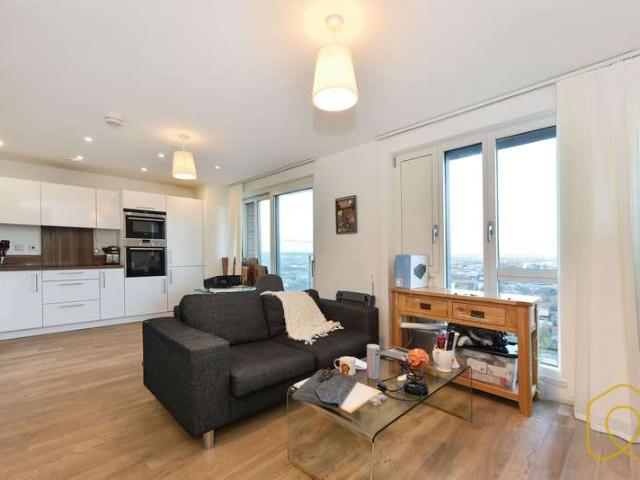 Flat for sale in Bromley-by-Bow, Bow
