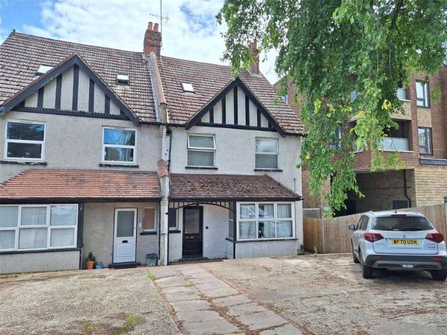 Flat for sale in London Borough of Croydon, Purley
