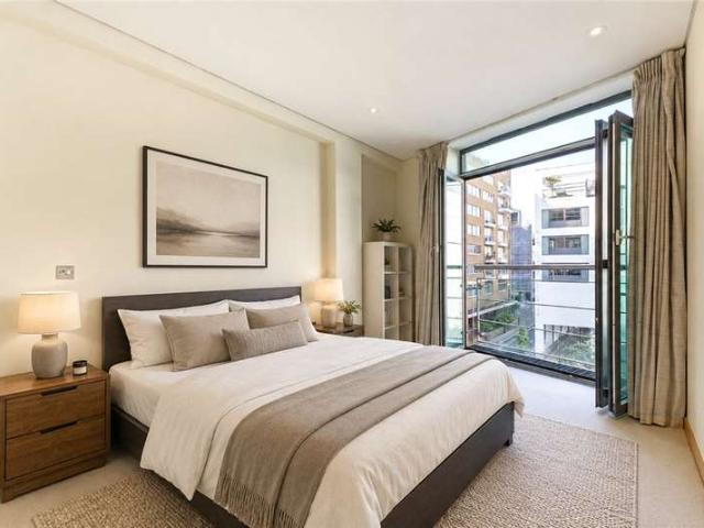 Flat for sale in Bermondsey, Greater London