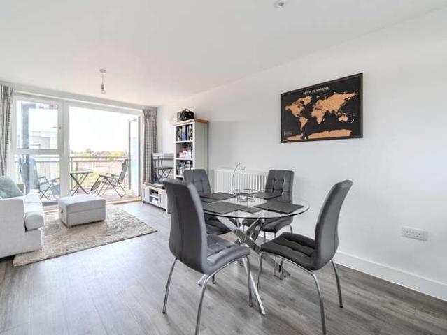 Flat for sale in West End, Blackhills