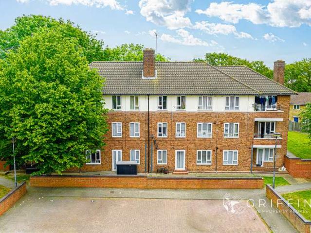 Flat for sale in South Ockendon, Essex