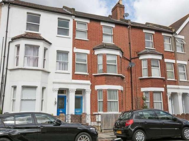 Flat for sale in Penge, Greater London