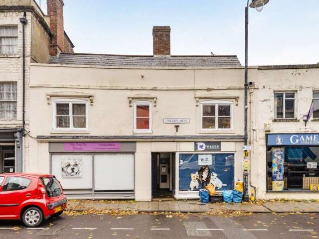 Flat for sale in Devizes, Wiltshire