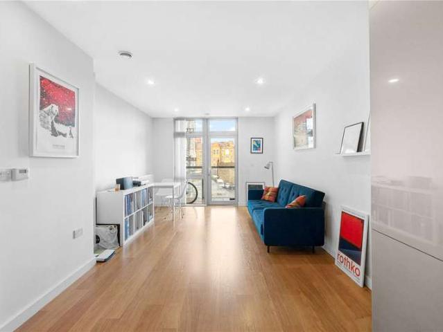 Flat for sale in London Borough of Tower Hamlets, Greater London