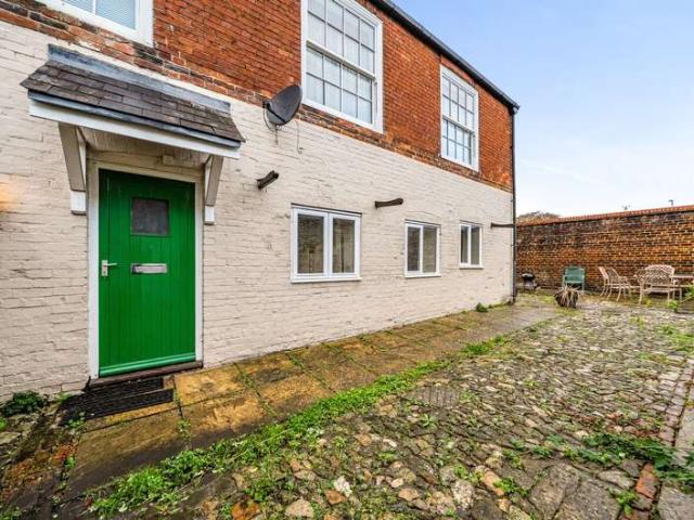 Flat for sale in Devizes, Wiltshire