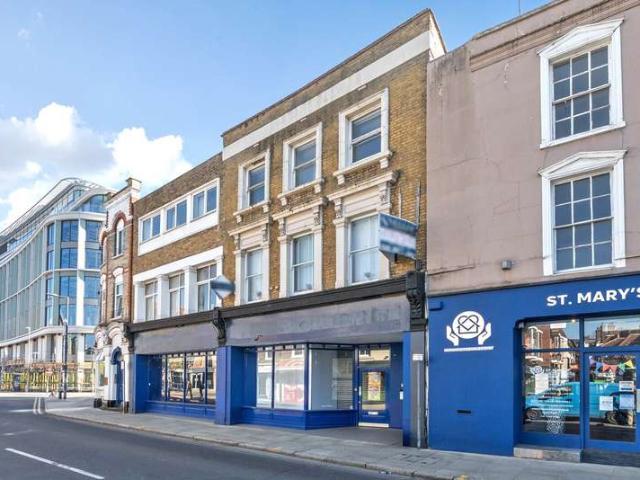 Flat for sale in Norbiton, Greater London