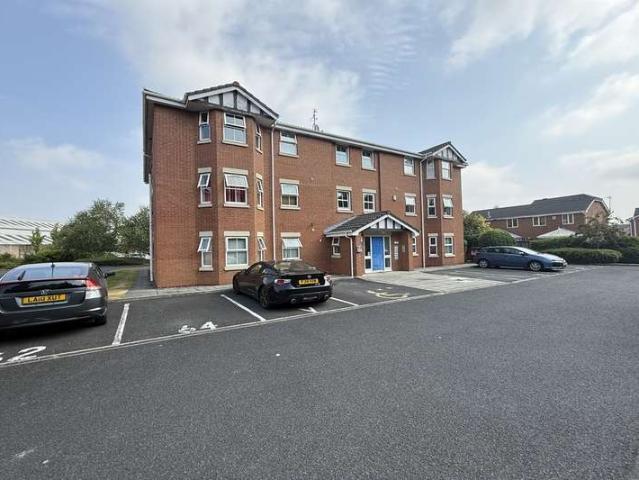 Flat for sale in Sankey Bridges, Warrington
