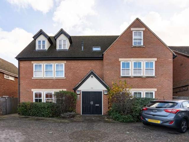 Flat for sale in Dromore, Oxfordshire