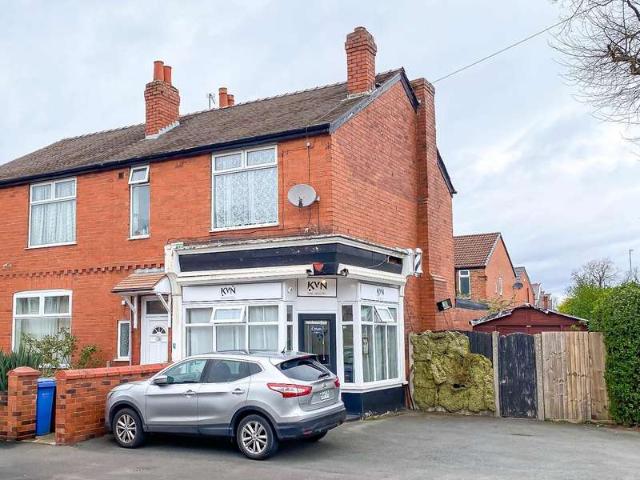 Flat for sale in Cheadle, Greater Manchester