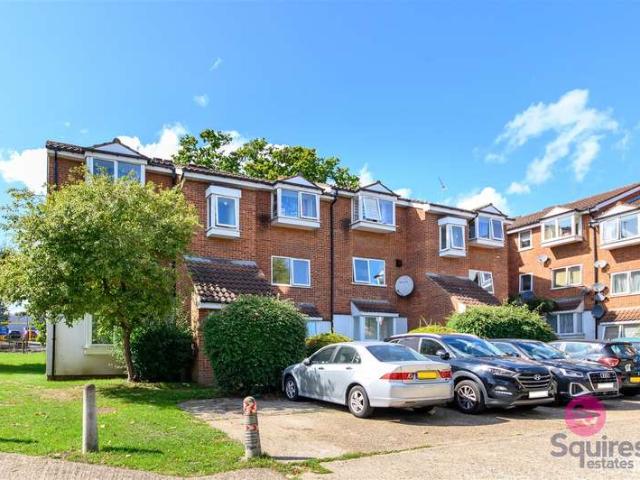 Flat for sale in Colney Hatch, Greater London
