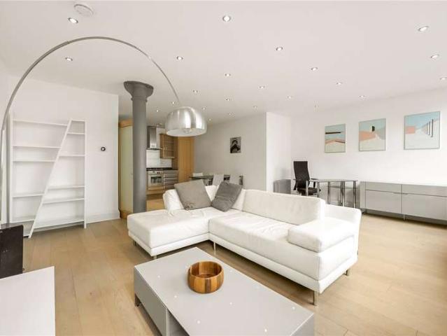 Flat for sale in Hoxton, Greater London