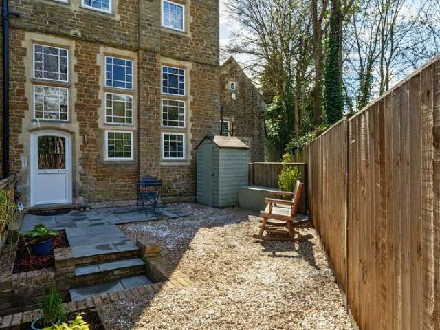 Flat for sale in Farncombe, Waverley