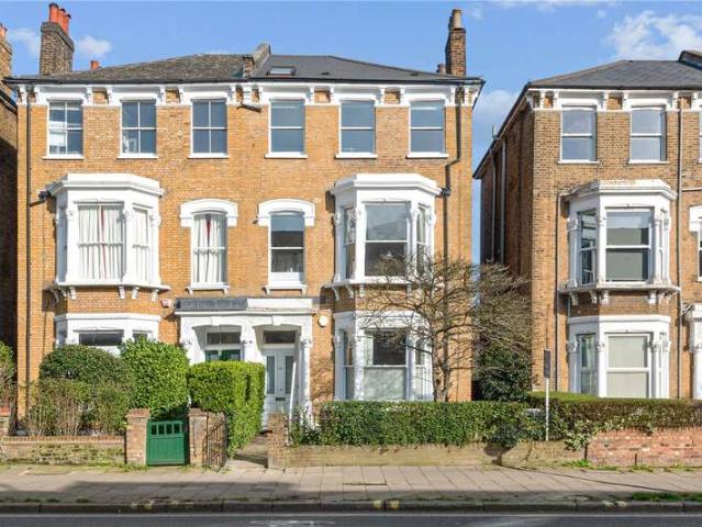 Flat for sale in Stoke Newington, Greater London