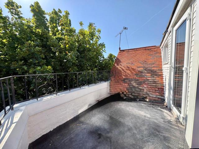 Apartment for rent in Heol-las, Surrey