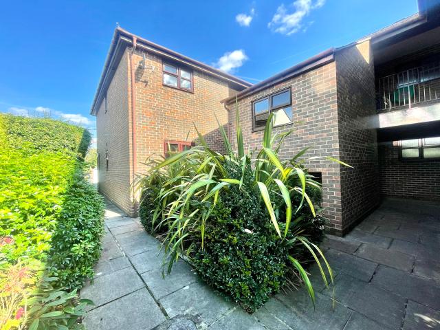Apartment for rent in Fleet, Hart