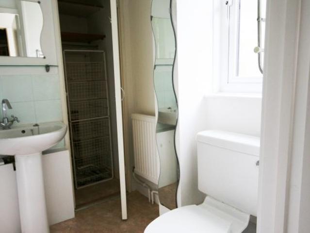 Apartment for rent in Fallow Corner, Greater London