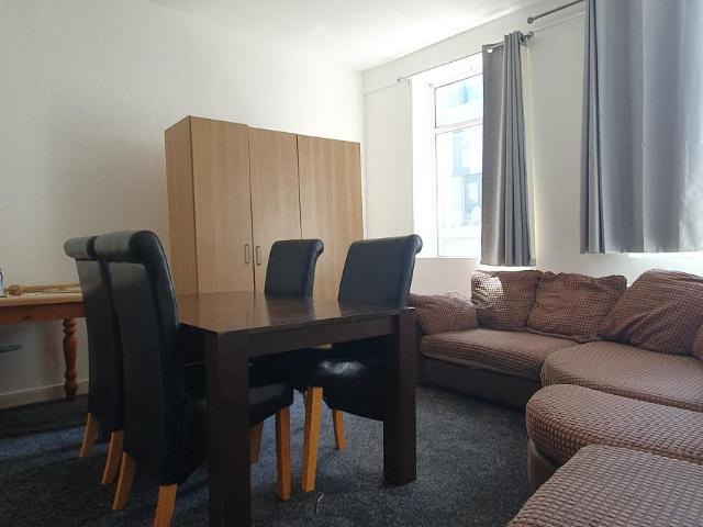 Apartment for rent in Plasnewydd, Falcon Lodge