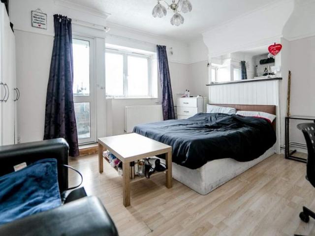 Apartment for rent in Burdett Estate, Limehouse